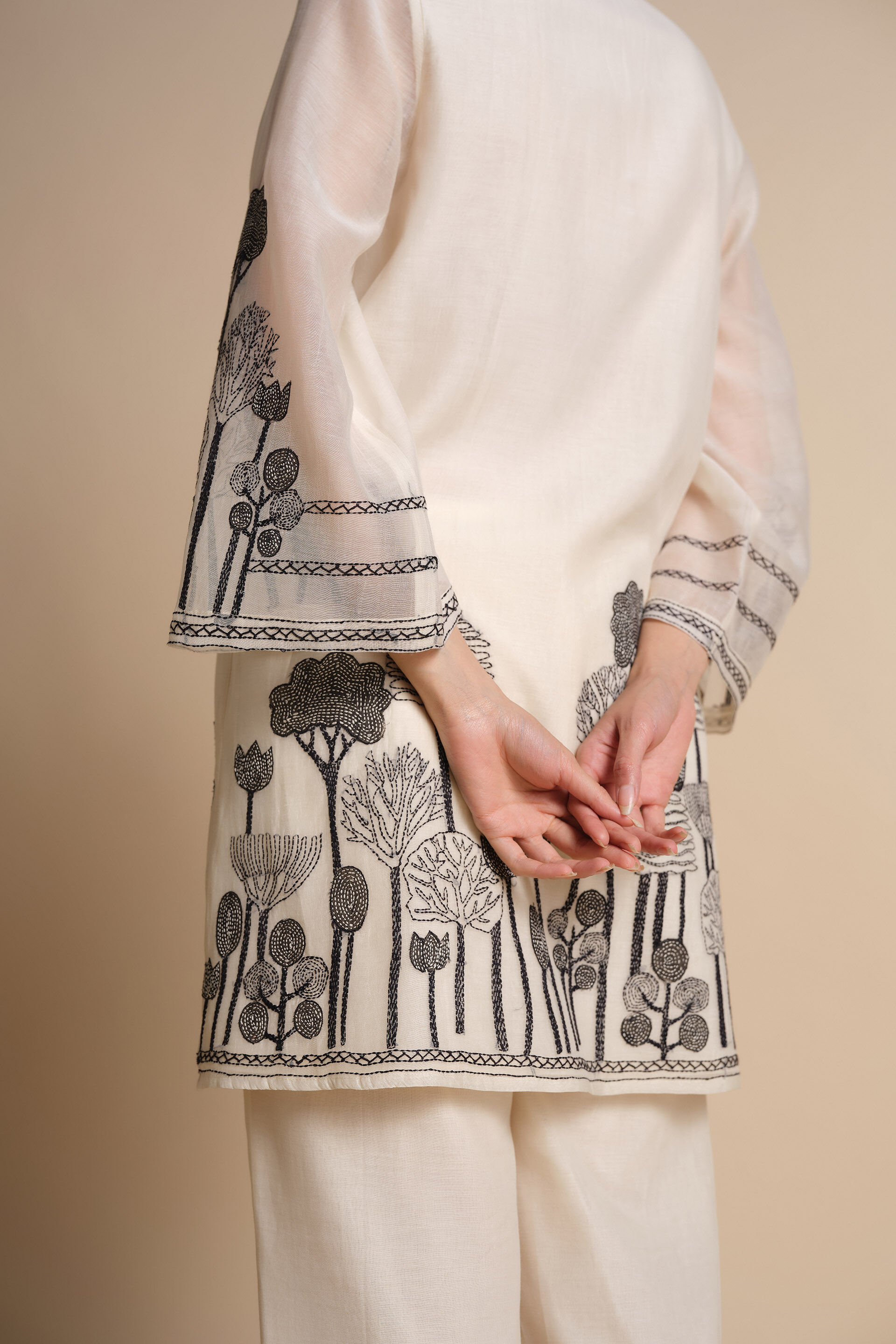 Guadalupe Hand-embroidered Kantha Mul Co-ord - Ivory, Ivory, image 5